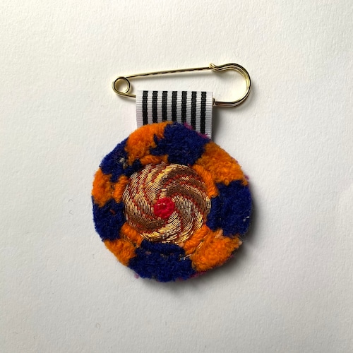 [Trophy] Hand Needle Brooch _15（ヴィンテージ ハンドメイド 刺繍ブローチ）