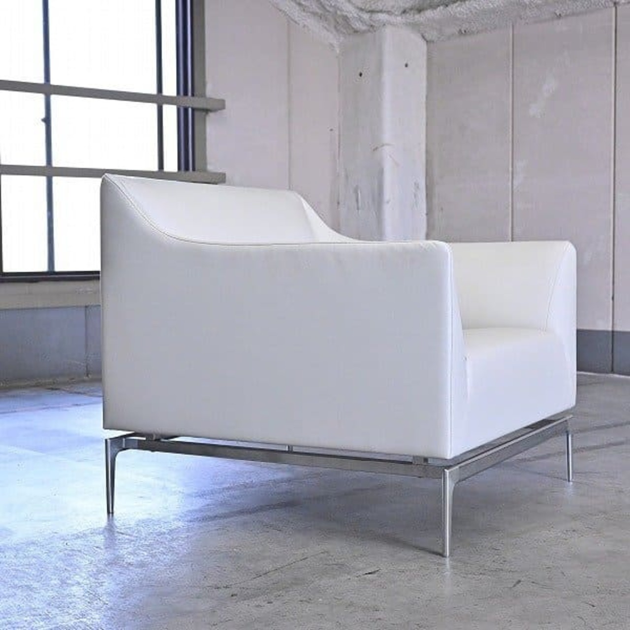 TIME＆STYLE「エドワード シームレス」38万 1人掛けソファd 本革 シングルソファ 1P スチール脚 アーム スタイリッシュ タイムアンドスタ【中古家具/中古インテリア/USED家具ユーズド家具/リサイクル】