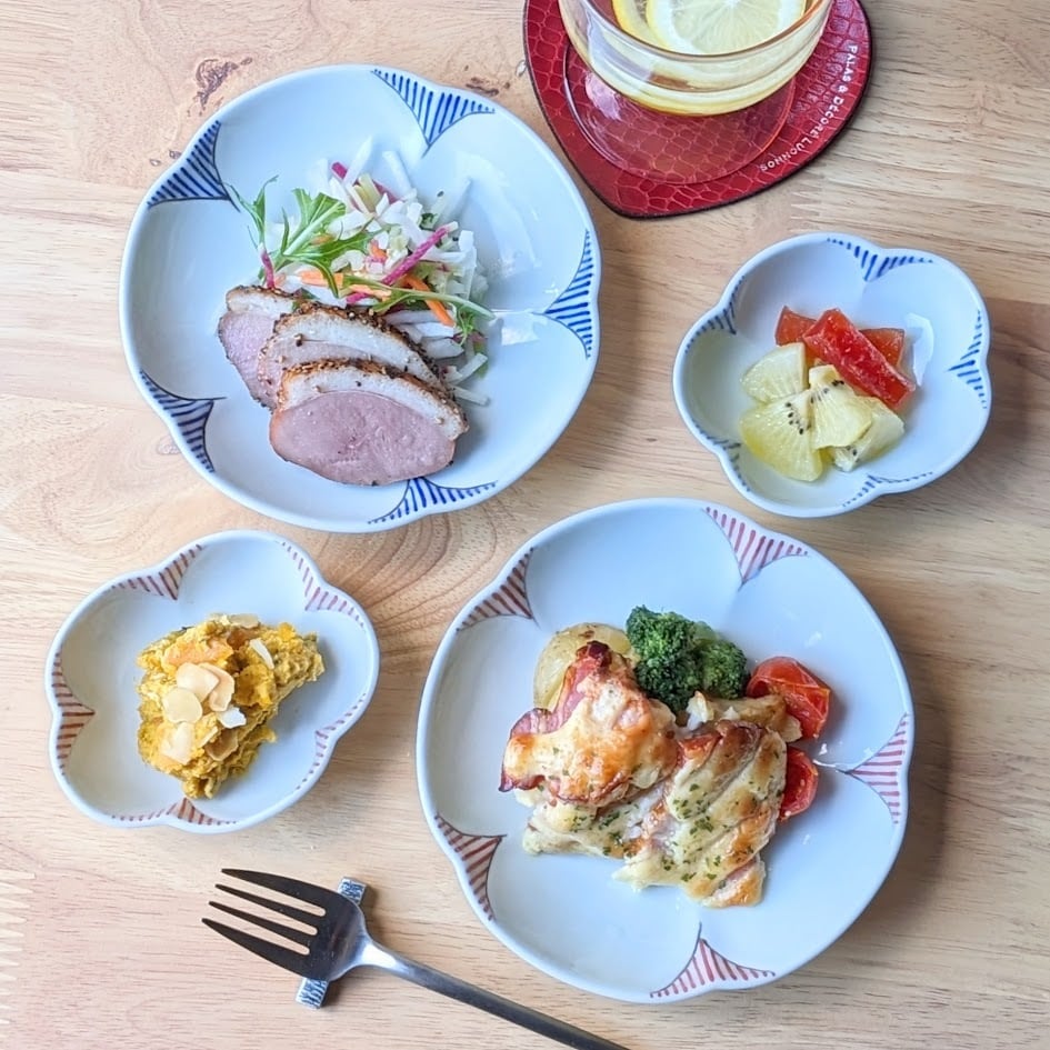 波佐見焼】輪花十草 花型取皿(青)(赤) | 和食器のすべて