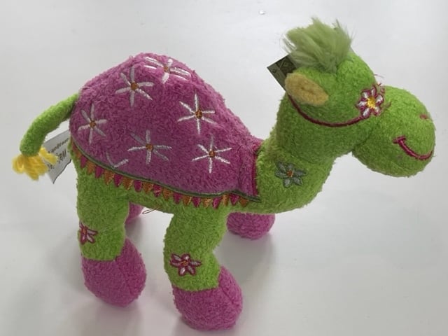 ドバイ産イギリス人デザイナー作ラクダのぬいぐるみ(小)15CM