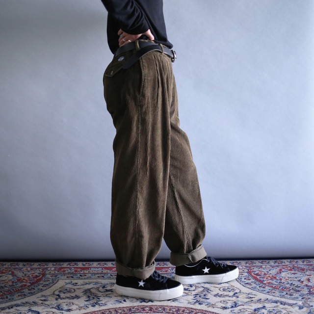 2-tuck tapered silhouette khaki wide corduroy pants