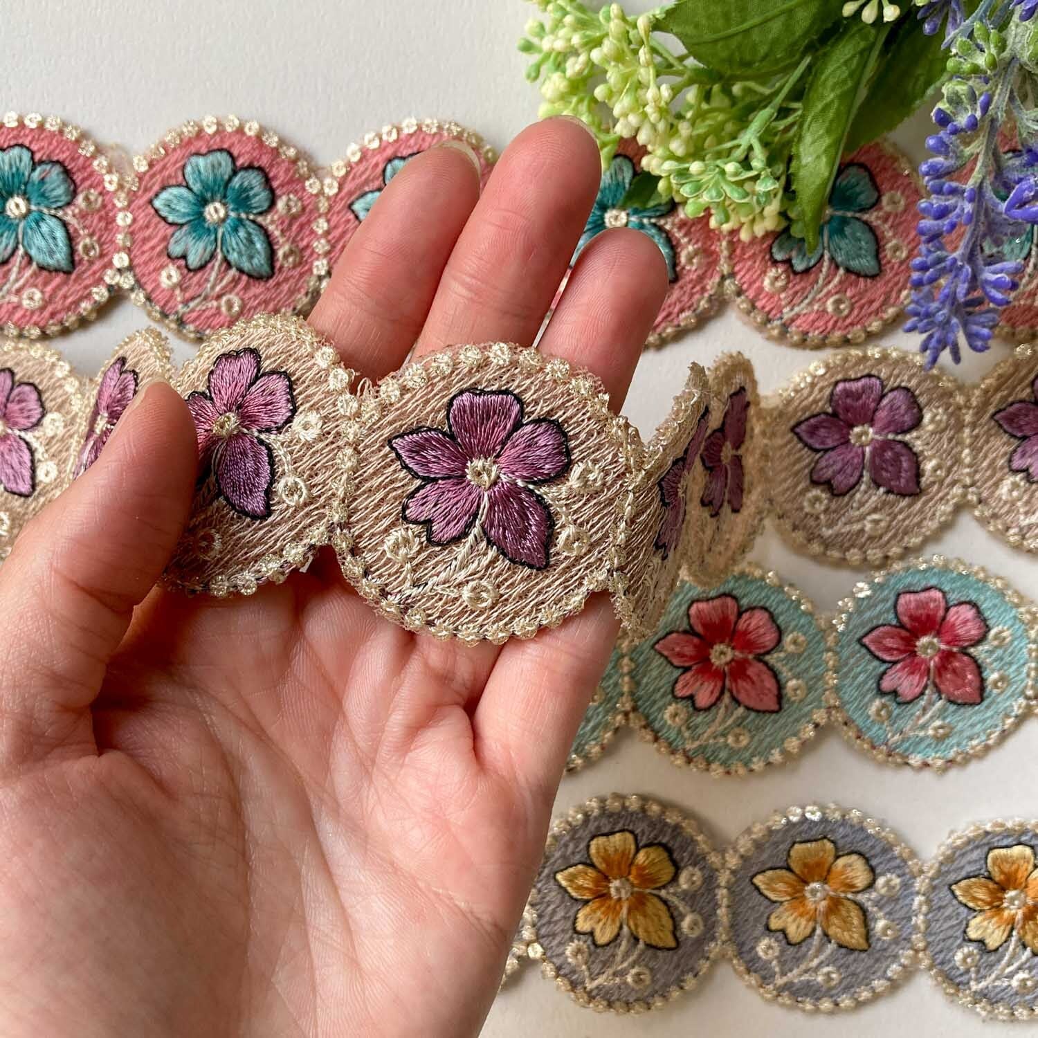 再入荷〉一輪花の丸モチーフインド刺繍レース（50cm〜） | Dua