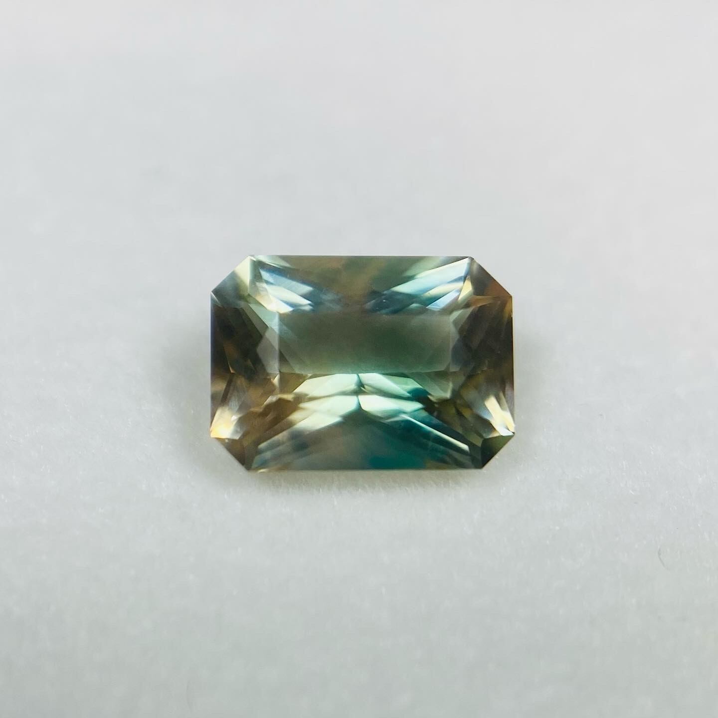 カメレオンな希少グリーンオレゴンサンストーン4