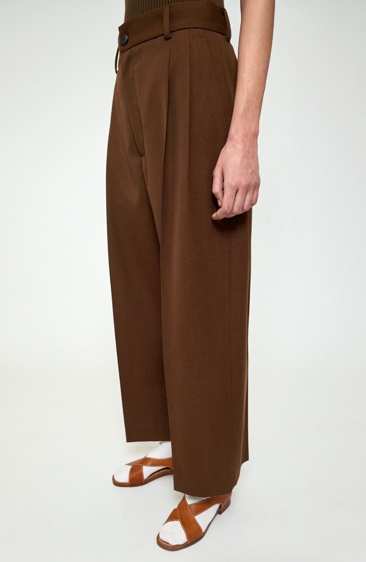 Cristaseya  [DOUBLE PLEATED CROPPED TROUSERS]