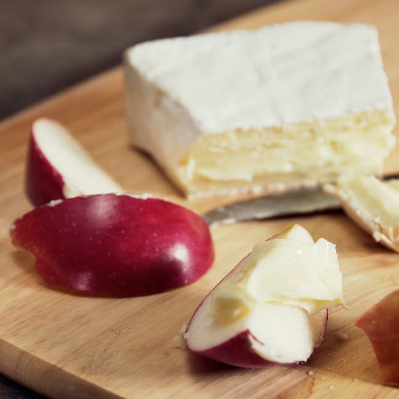 フランス産 ブリー・ド・モー AOP 100g｜本格ブリーチーズ・無殺菌乳・濃厚クリーミー｜フレッシュカット French Brie de Meaux AOP 100g – Authentic Brie Cheese | Raw Milk, Rich & Creamy | Fresh Cut