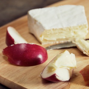 フランス産 ブリー・ド・モー AOP 100g｜本格ブリーチーズ・無殺菌乳・濃厚クリーミー｜フレッシュカット French Brie de Meaux AOP 100g – Authentic Brie Cheese | Raw Milk, Rich & Creamy | Fresh Cut