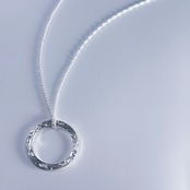 Minimal Circle Necklace