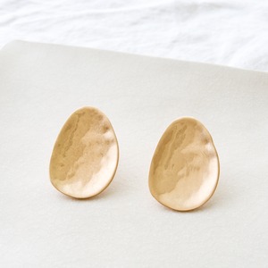 Egg shape earrings / Gold