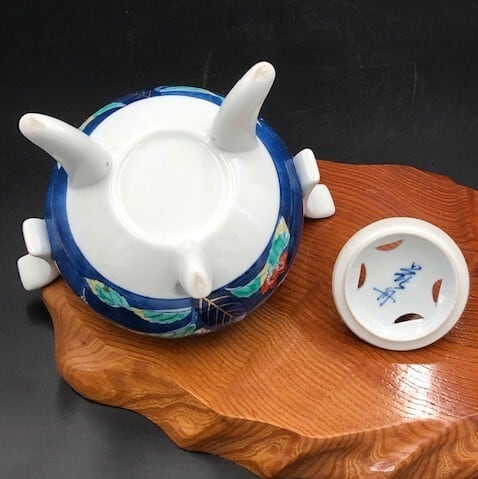 有田焼 うつぎ三ツ足香炉 | 有田焼ショップ まるとも陶磁器