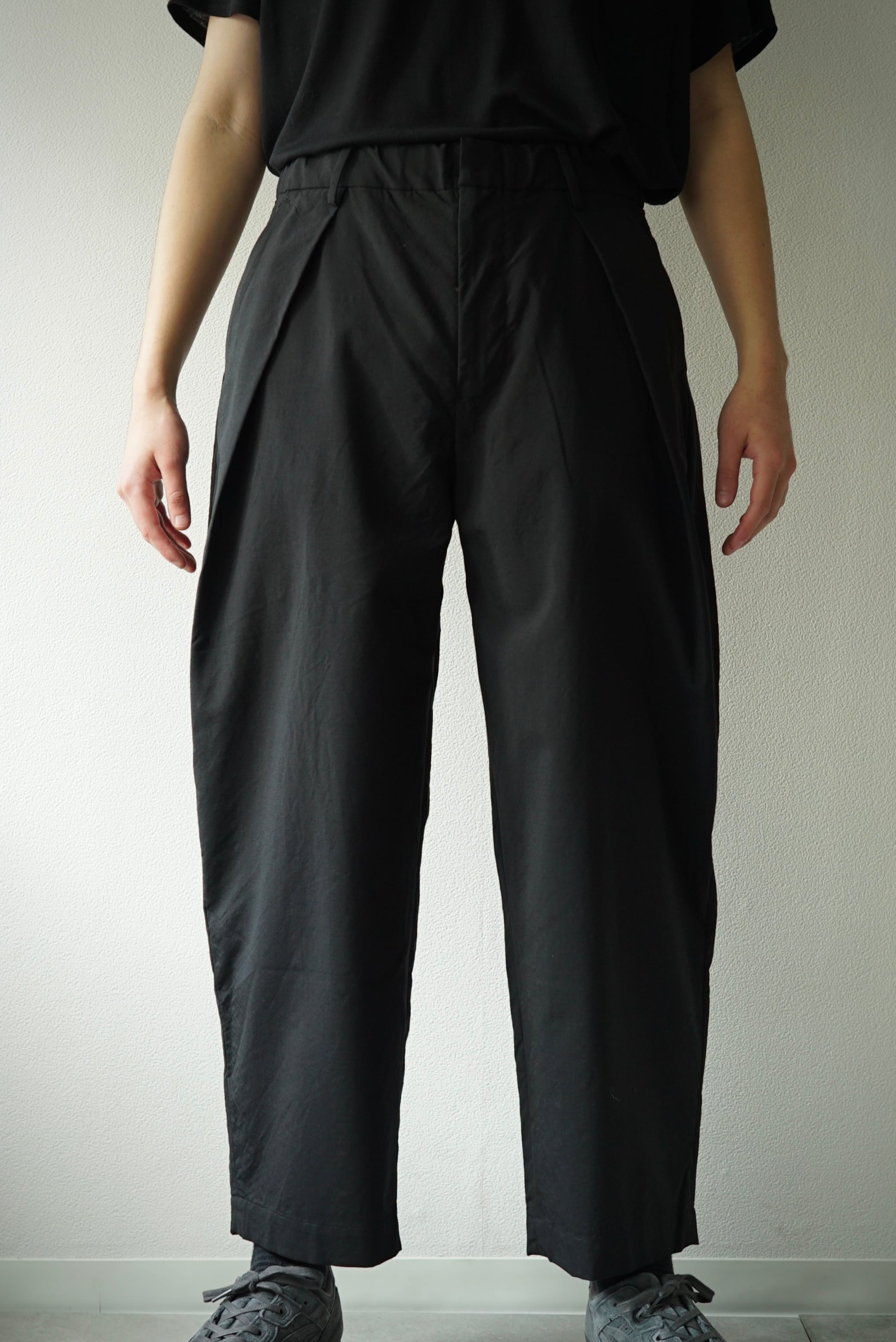 Washable Wool Tro / W-tuck Pants（BLACK） | COLINA powered by BASE