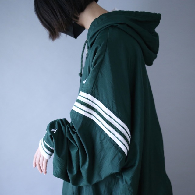 "Champion" knit switching design over silhouette half-zip nylon parka