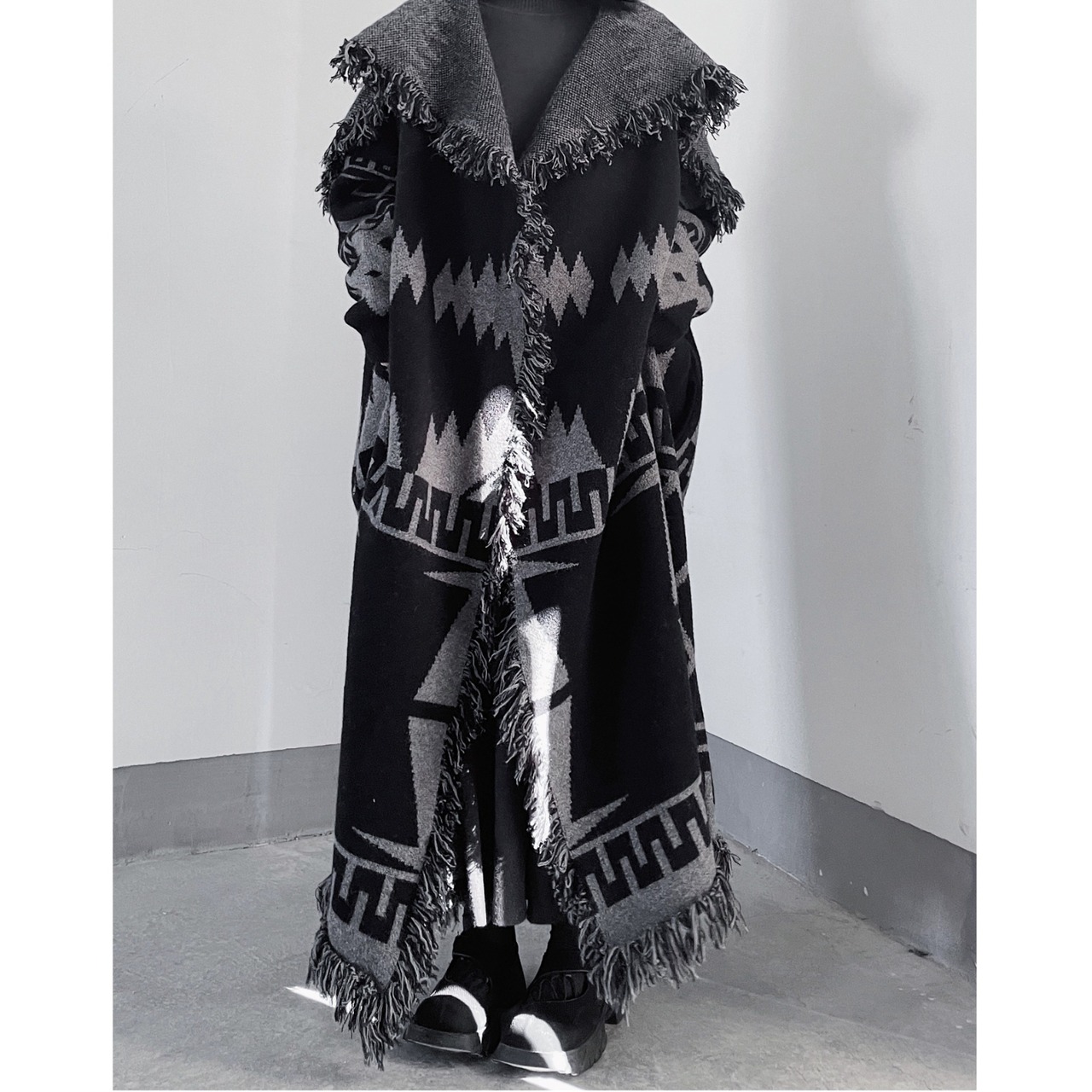 魔女の旅路～風を纏うフリンジニット～M24143