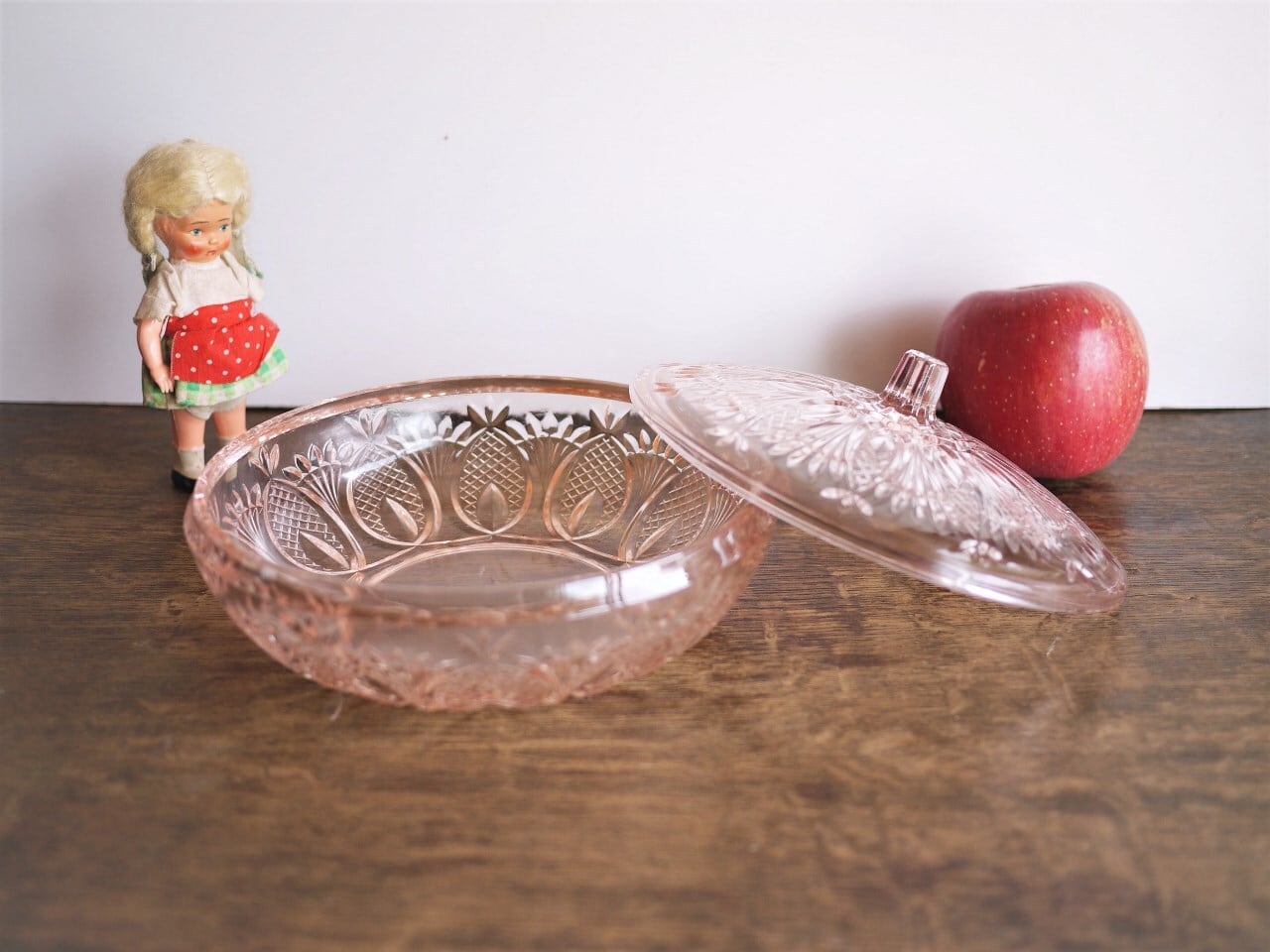 TOYO 東洋ガラス キャンディポット 蓋つきピンクガラス | こりすのパン