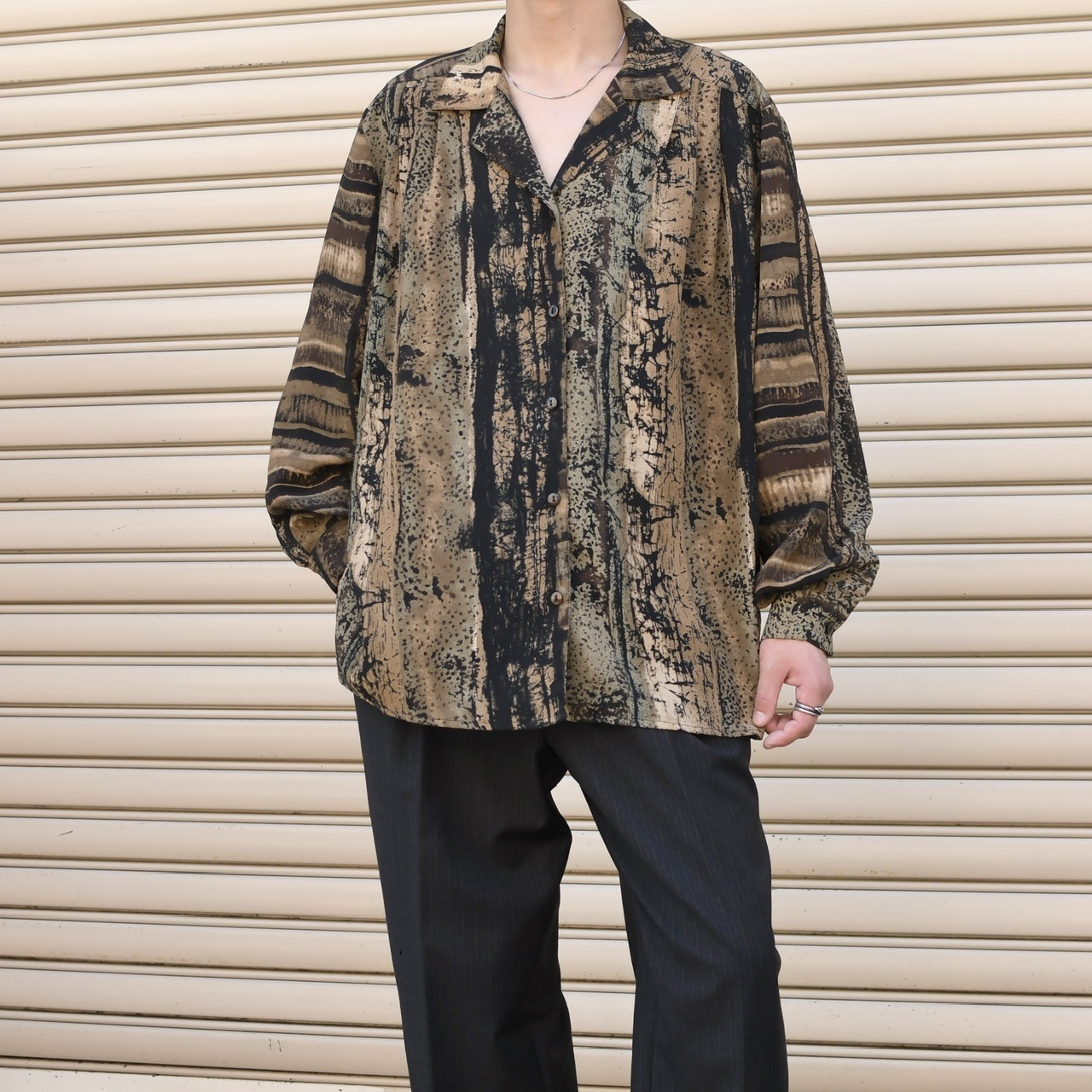 design pattern open collar shirt