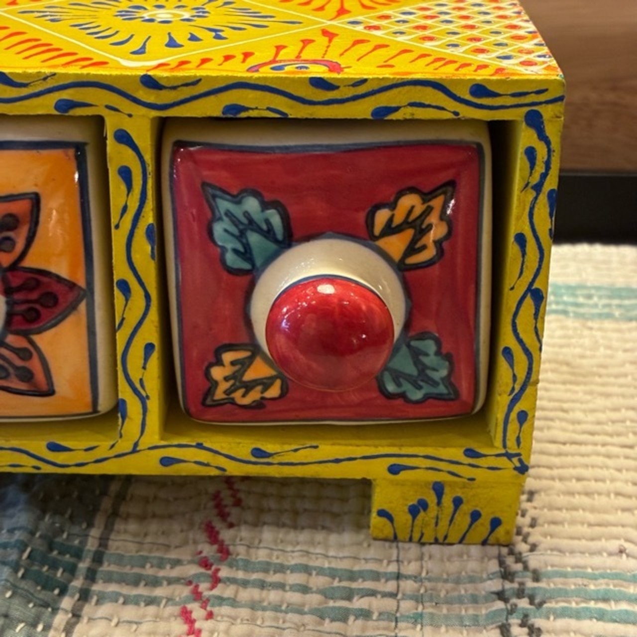 India Blue Pottery Mini 3-Drawer Unit　インド　ブルーポタリ3ドロワーチェスト　横型　イエロー　引き出し　置物　玄関収納　メヘンディアート　鍵入れ　印鑑入れ　ハンドメイド