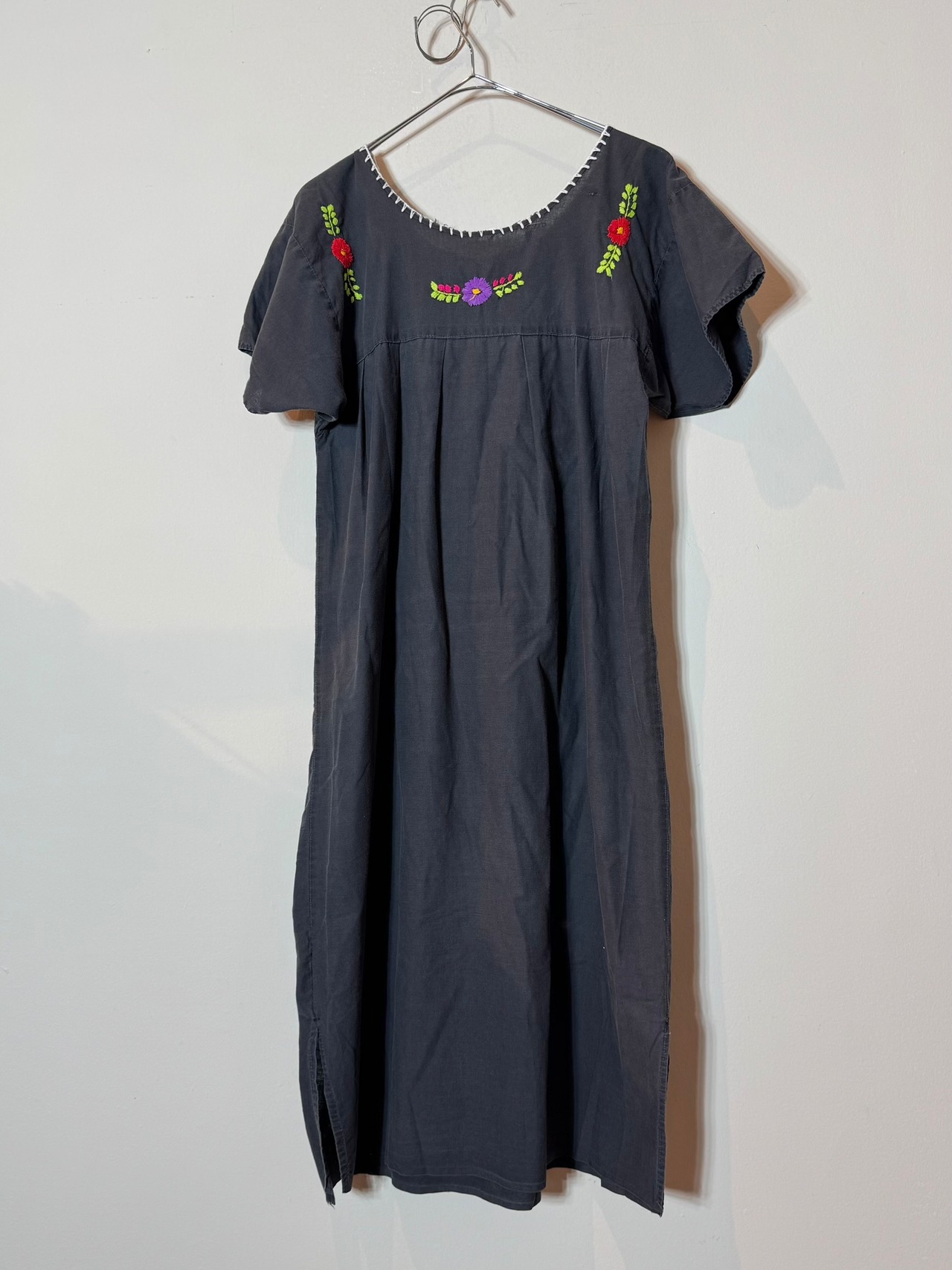 手刺繍カラフルフラワーワンピース