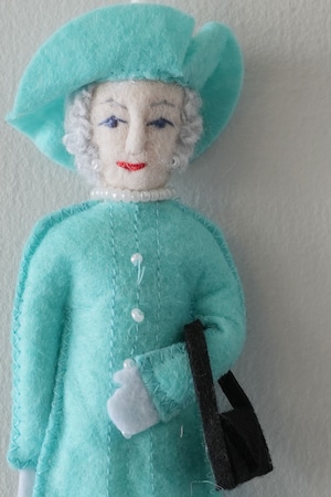 SILK ROAD BAZAAR "Queen Elizabeth"