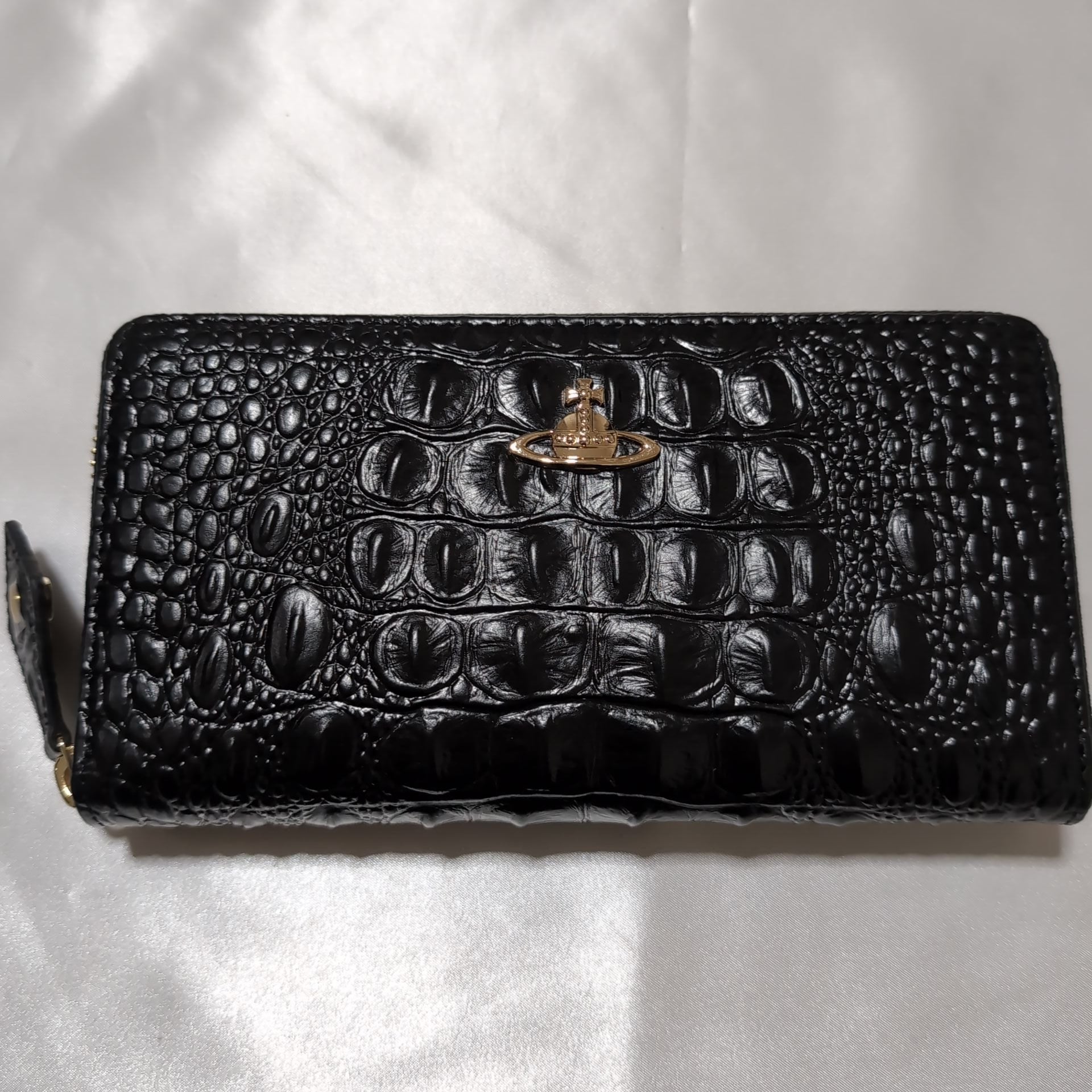 ヴィヴィアンウエストウッド ラウンドファスナー長財布 エンボス