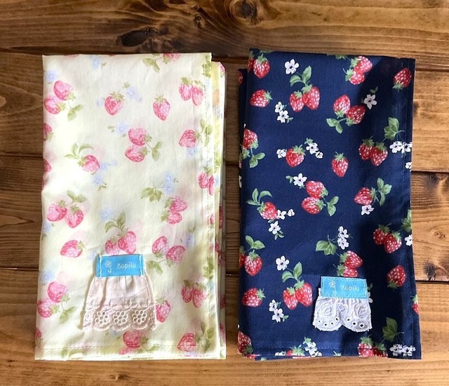 お着替えフェイスカバー【綿ローン×ストロベリー柄・ネイビー】