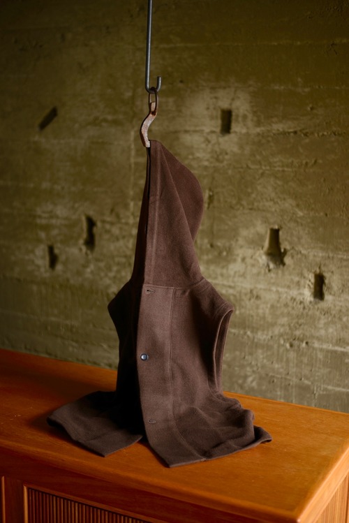 MITTAN / wool silk camel hood vest (茶)