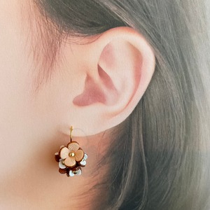【完成品】プチアナベル ピアス/イヤリング(花色ナチュラル＆ホワイト）