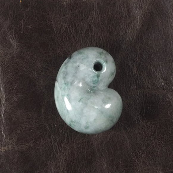 糸魚川翡翠 緑まだら翡翠 ふく勾玉 28.6g Itoigawa green spotted