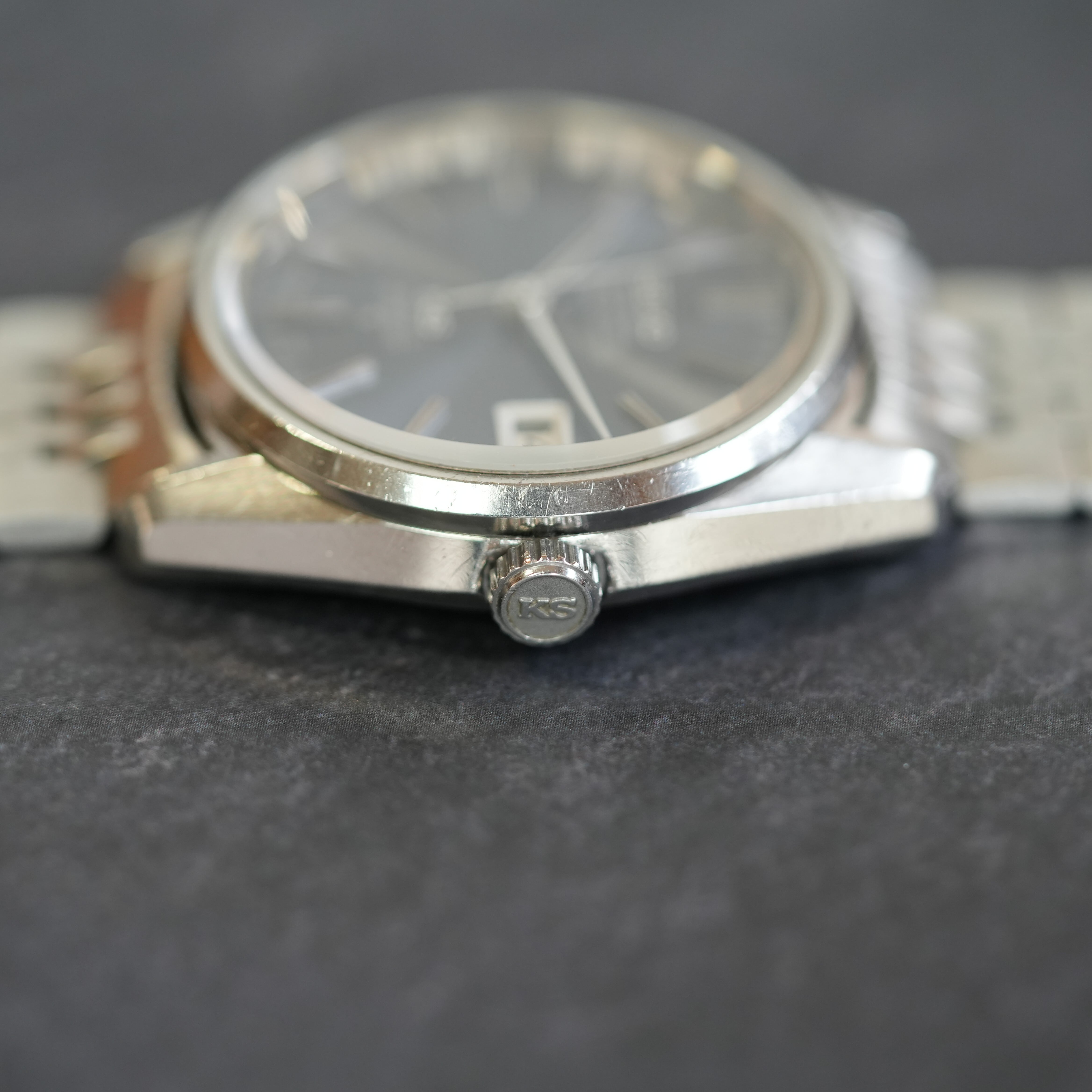 SEIKO KING QUARTZ 腕時計 ダークブルー Vintage Seiko King Quartz 5856-7040 Blue Dial Day/Date Kanji Japan