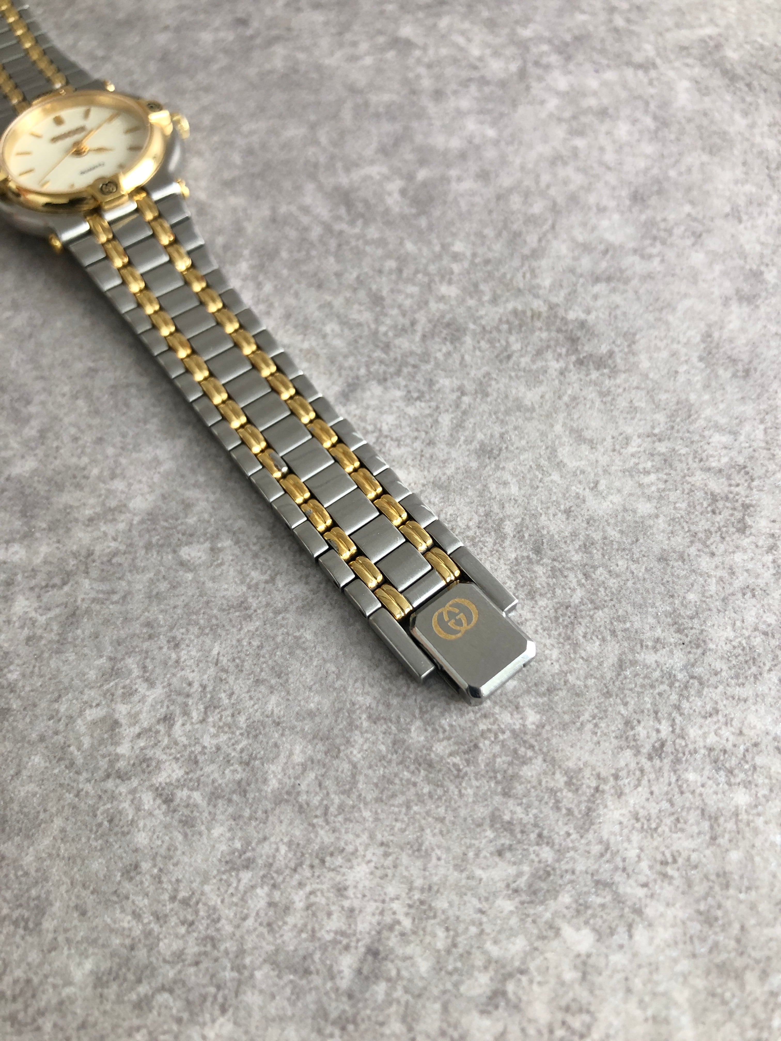 Gucci グッチ　時計 ゴールド/シルバー GUCCI グッチ 腕時計 ゴールド シルバー ステンレススチール