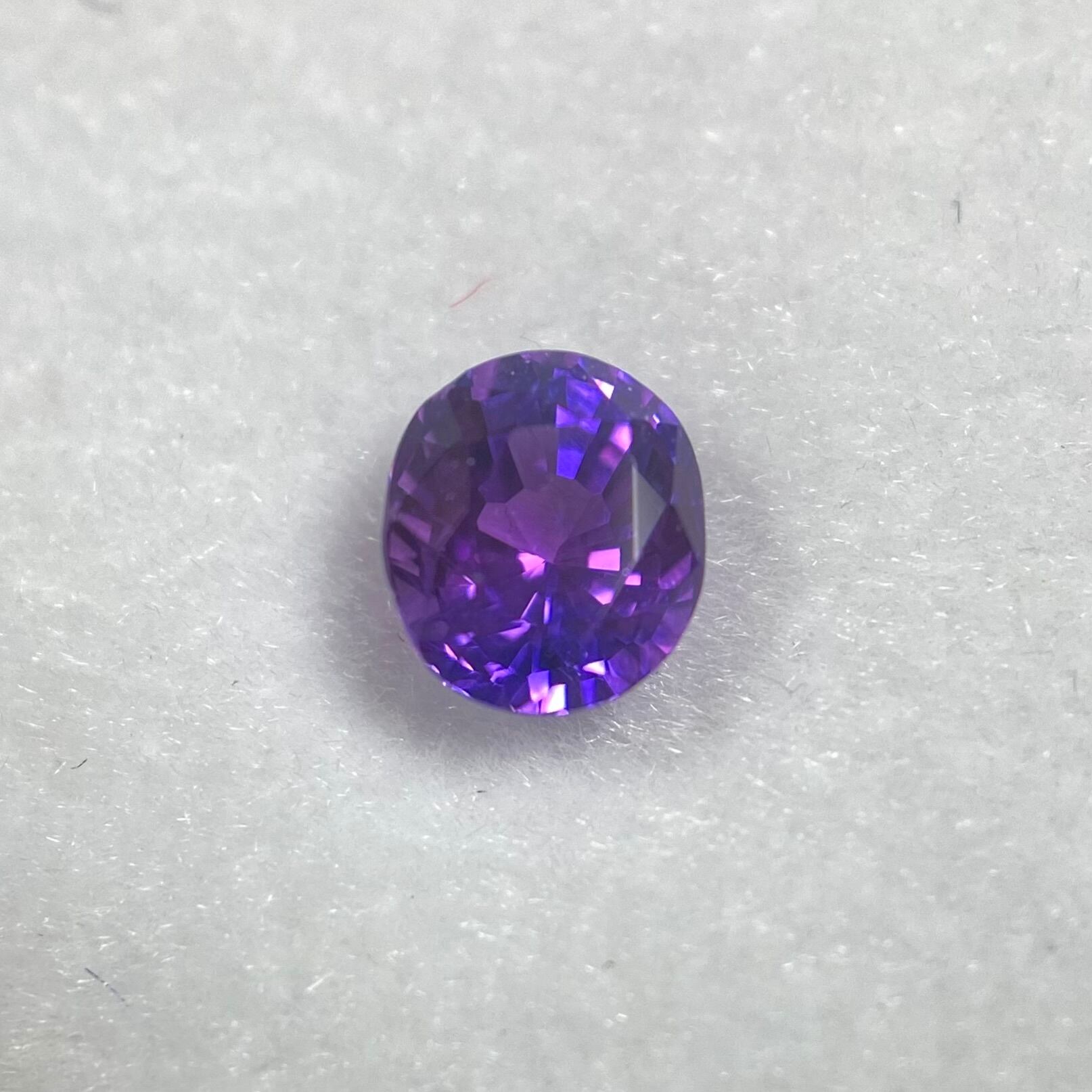 色んなパープルの見えるサファイア