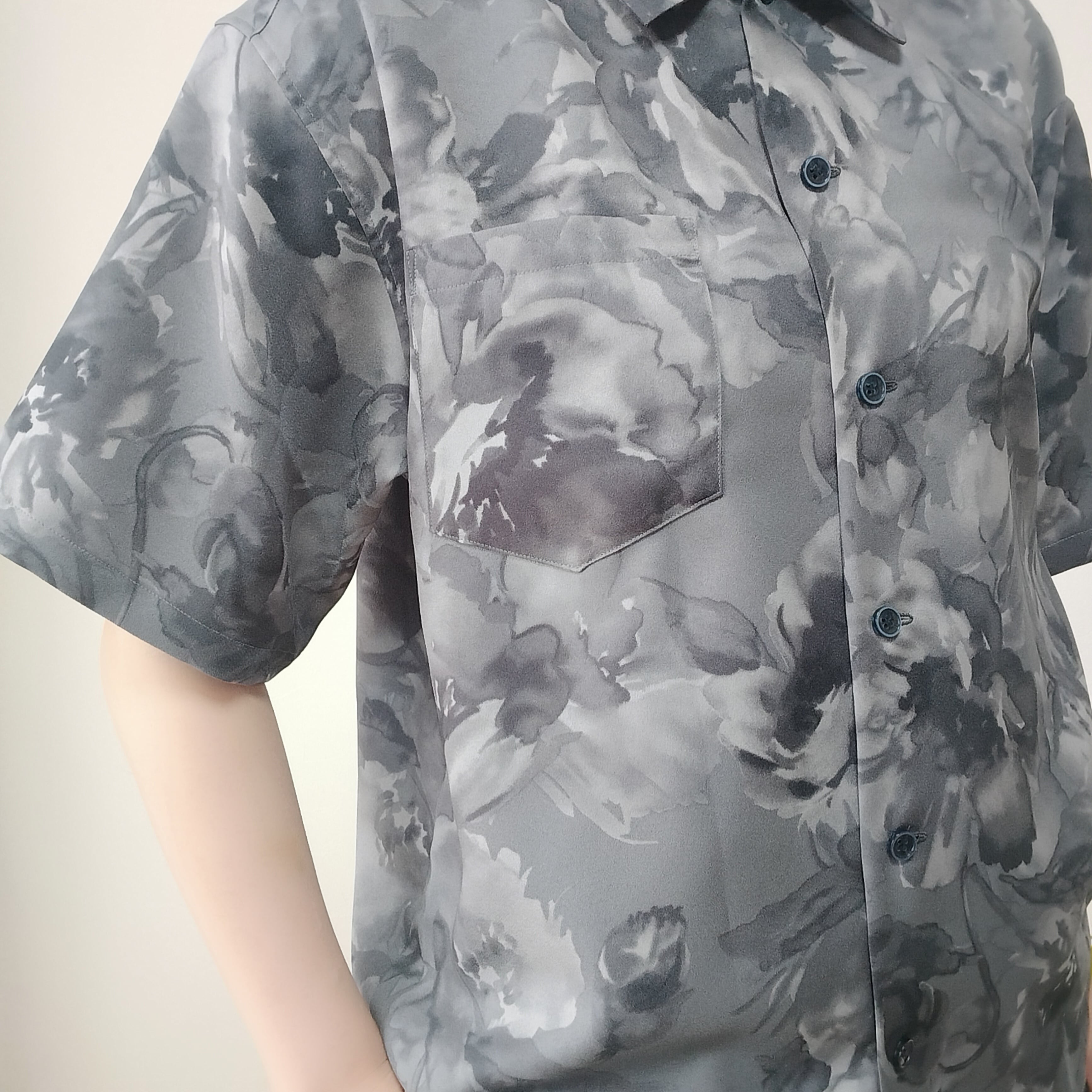 ジュアル柄シャツ 滲み 半袖 | デンファレ｜心も体も満たされるシャツ