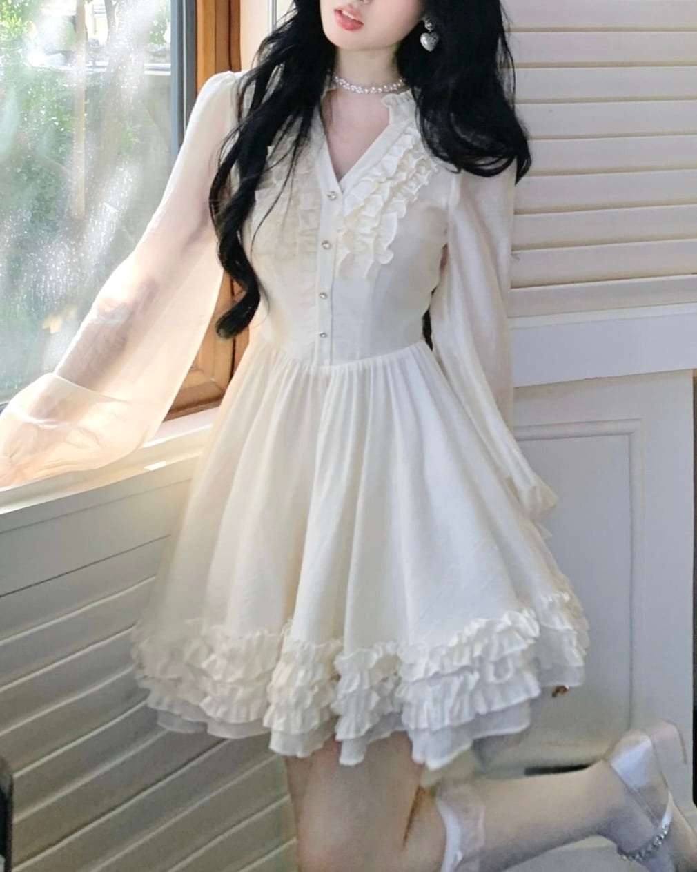 Vネックフリルガーリーワンピース 25WP08110