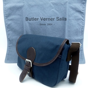 ▢Butler Verner Sails  １０号パラフィンフラップショルダー／ネイビー