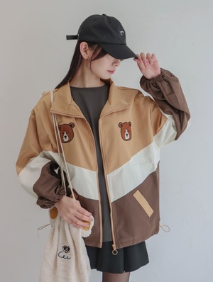 【壁を壊す。】「そのくま、かわいいですね」で繋がるくま刺繍 配色切替 マウンテンパーカー【細身も安心のゆるカワ】