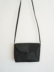 garotaレザーポシェット