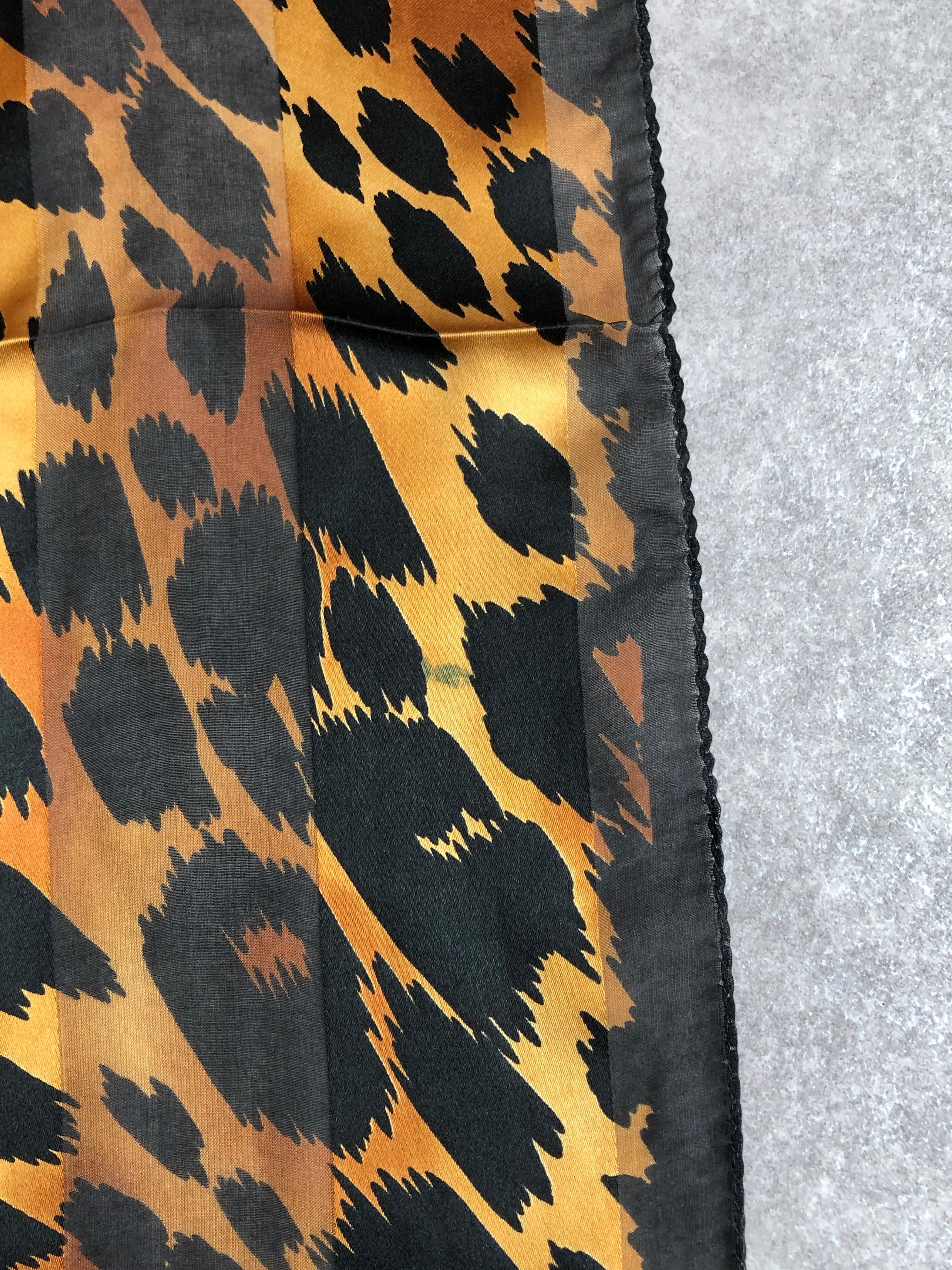 Yves Saint Laurent イヴ・サンローラン レオパード スカーフ ブラック