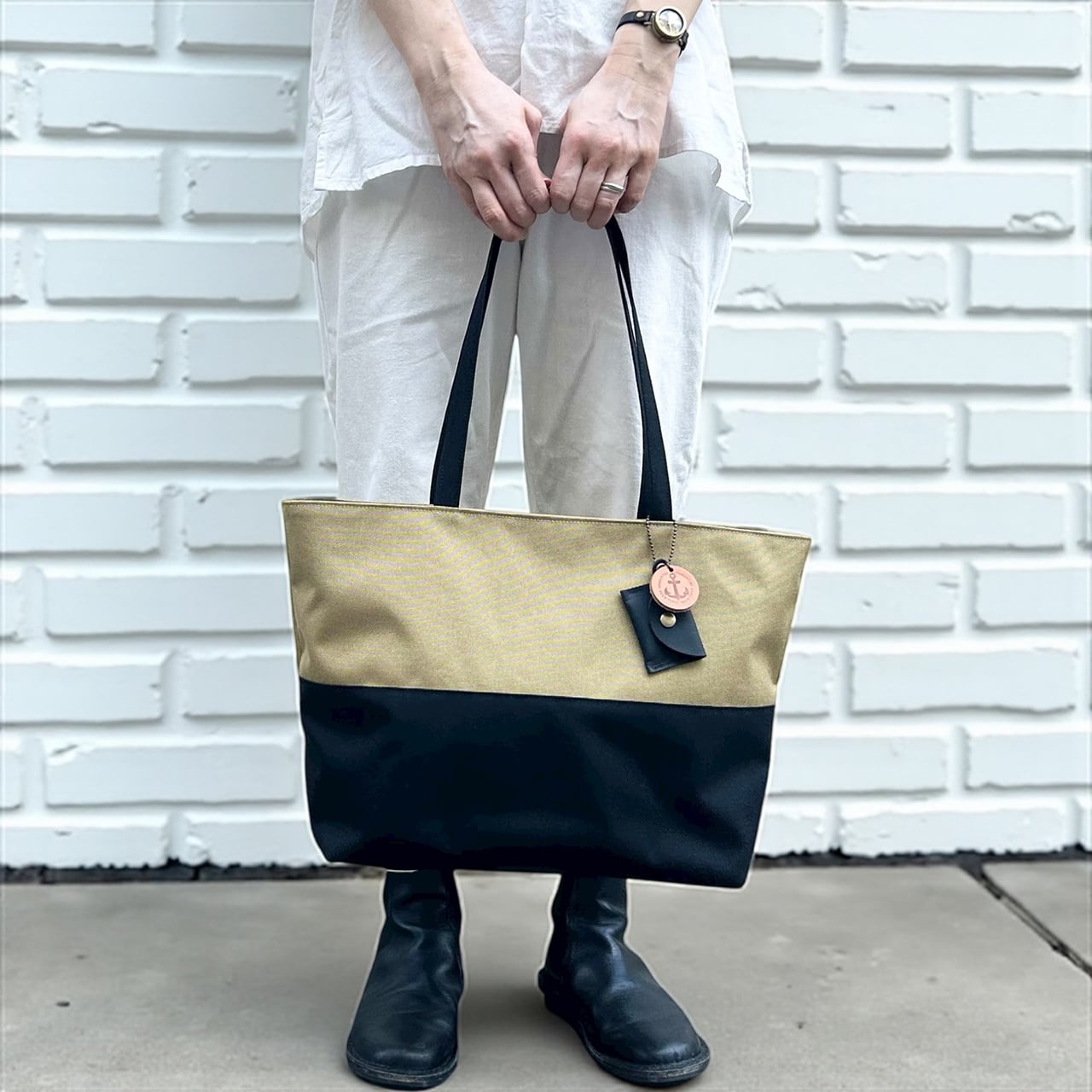 halb:ベージュ×ブラック(コーデュラナイロン 撥水加工ナイロン素材トートバッグ)<受注製作>