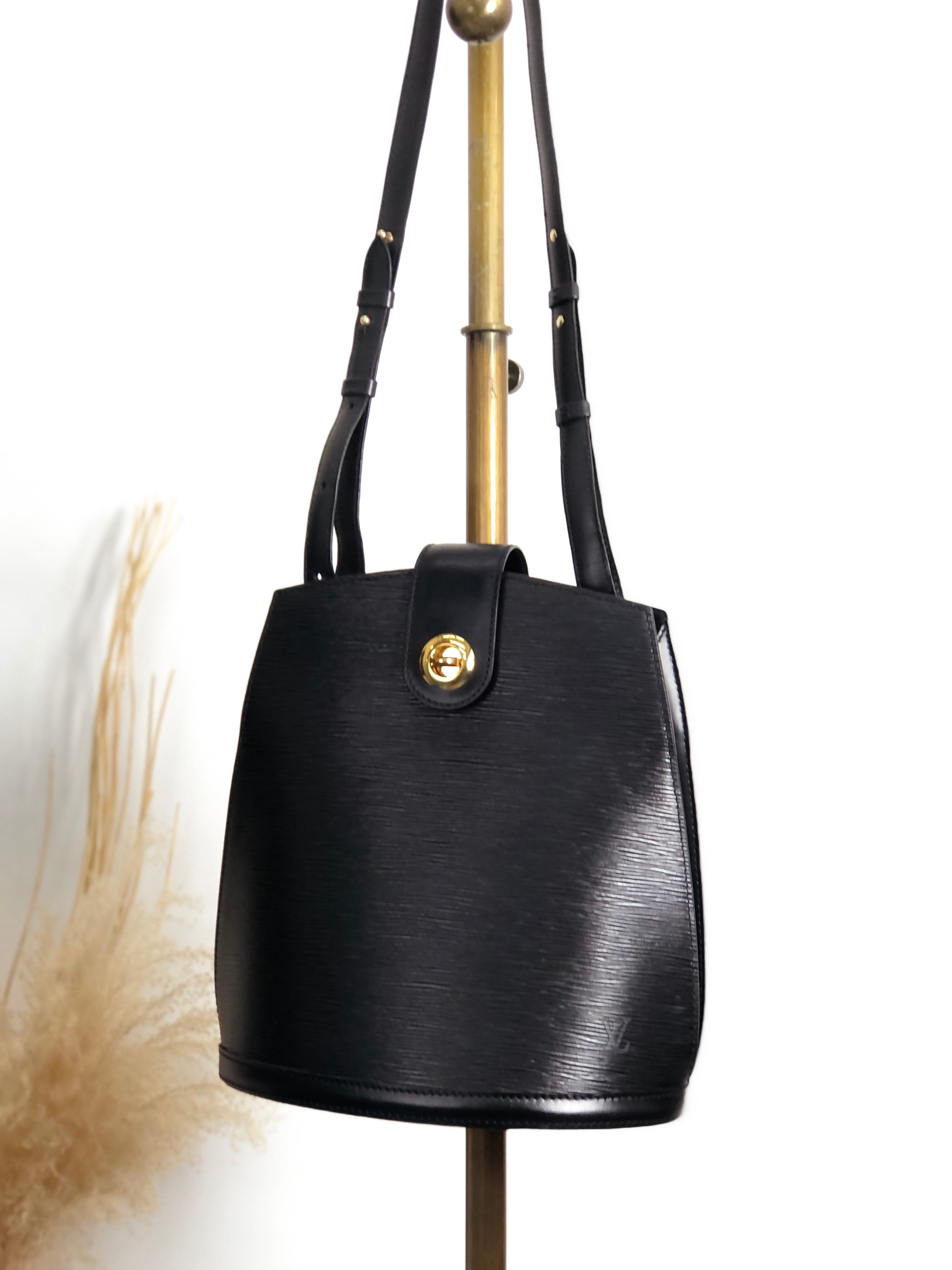 LOUIS VUITTON ルイヴィトン エピ クリュニー M52252 ショルダーバッグ ブラック レザー vintage ヴィンテージ オールド fcxgbe