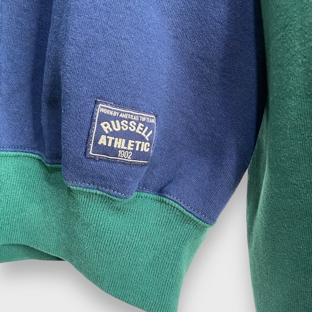 90s USA製 ラッセルアスレティック 前Vバイカラースウェット 緑 90s USA製 ラッセルアスレティック 前Vバイカラースウェット 緑