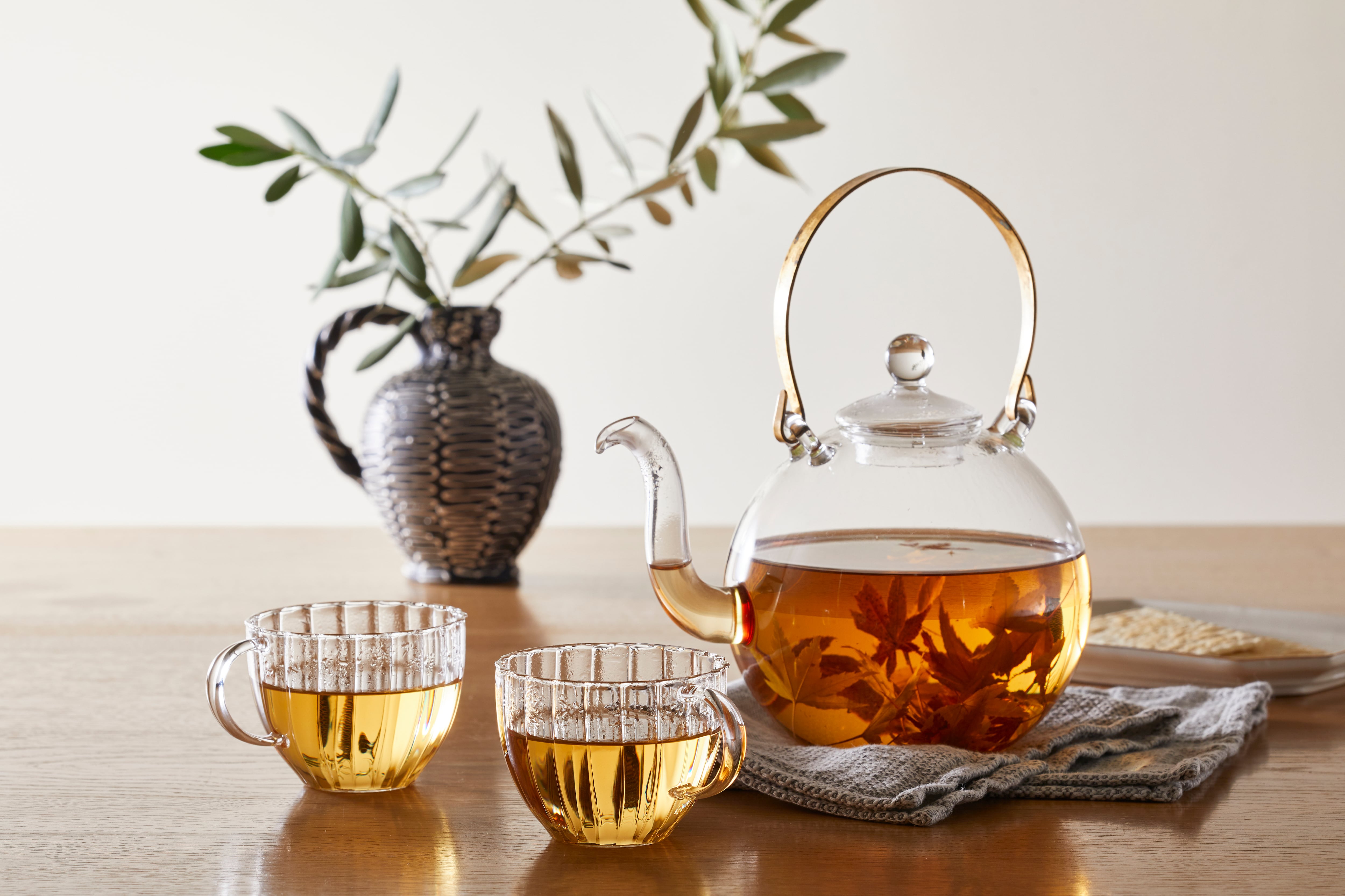 四季の恵みを手摘みした花びら茶＜はつかいちの紅葉の葉