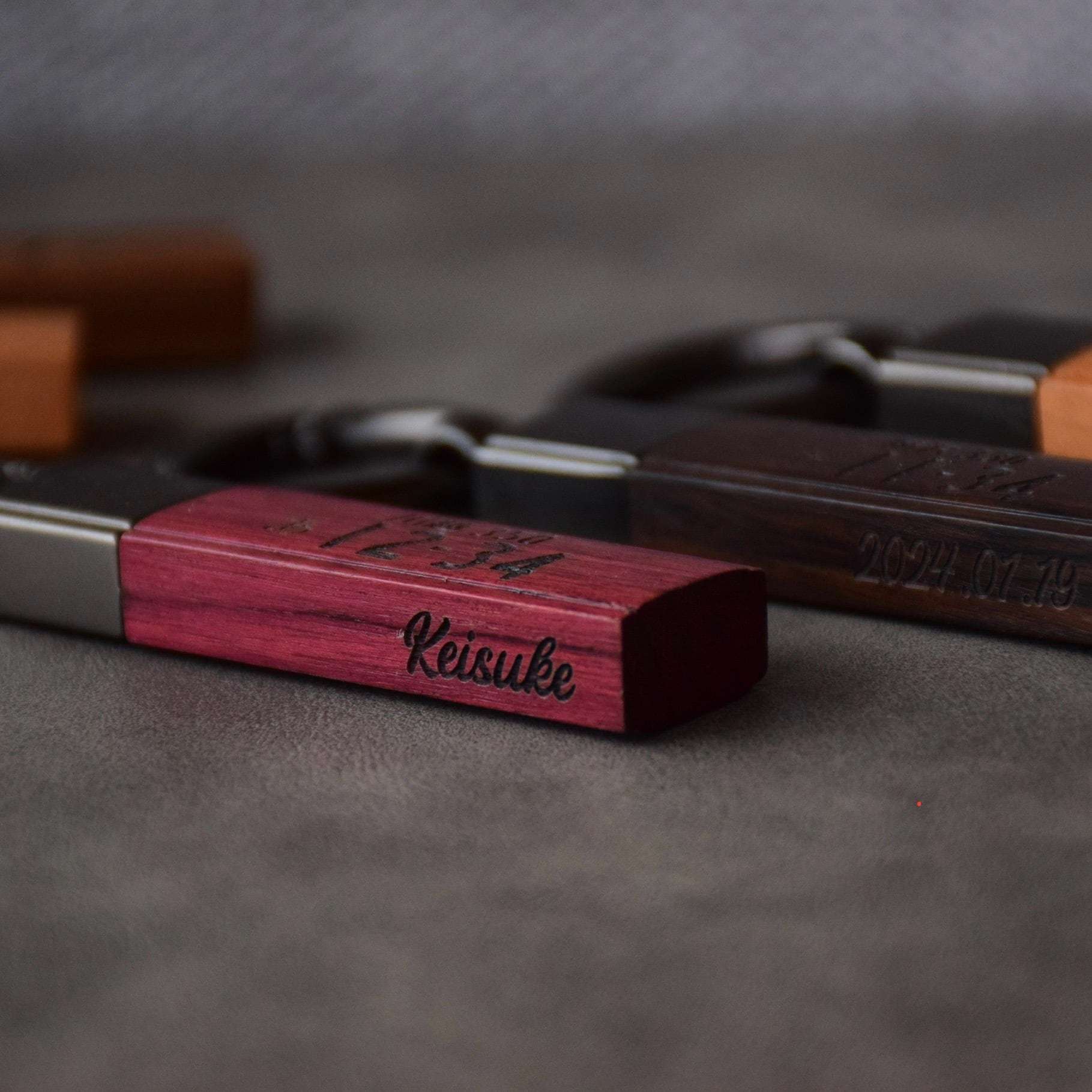 銘木 マットブラック メタルリング ナンバープレート キーホルダー