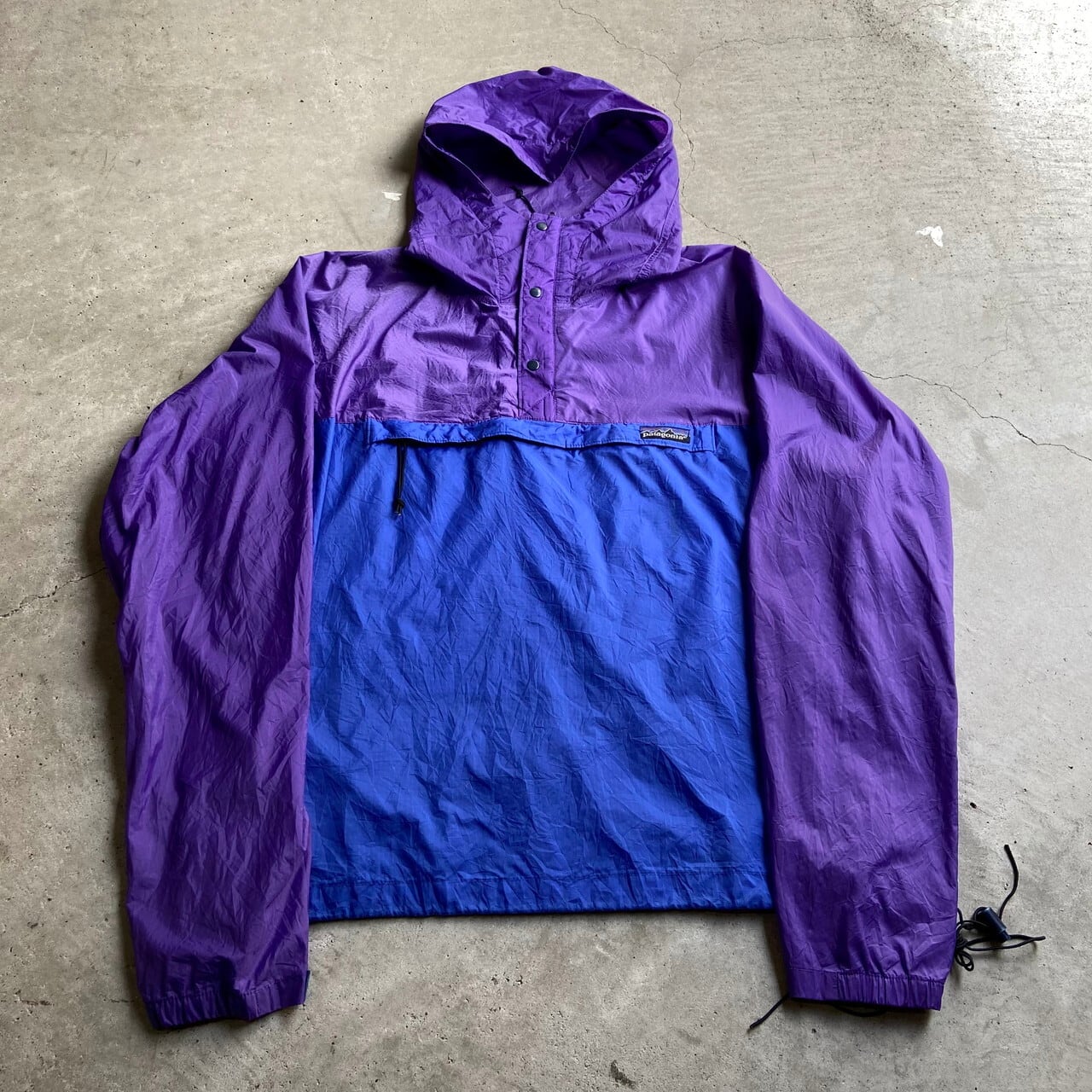 80年代 ビンテージ 三角タグ Rマークタグ patagonia パタゴニア フェザーウェイトシェルプルオーバー ナイロン アノラックパーカー  メンズL 古着 80s ヴィンテージ パープル×ブルー 紫×青【アウトドアジャケット】【VTG】【CS2211-30】 | cave