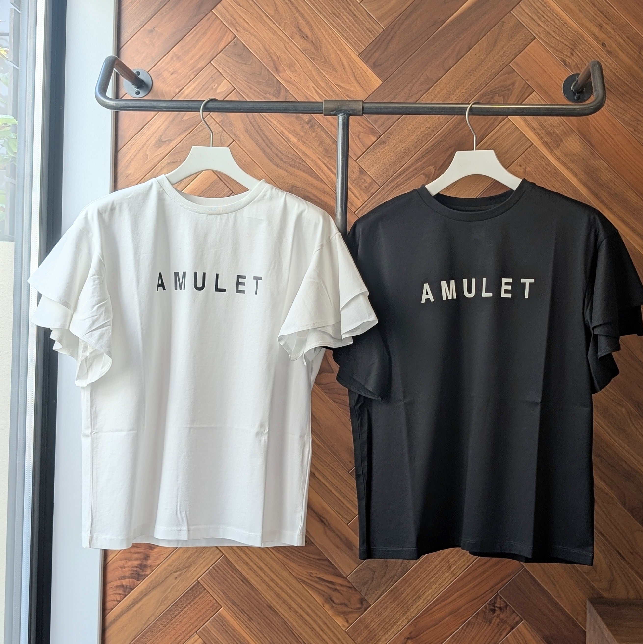 袖フリル ロゴ Tシャツ