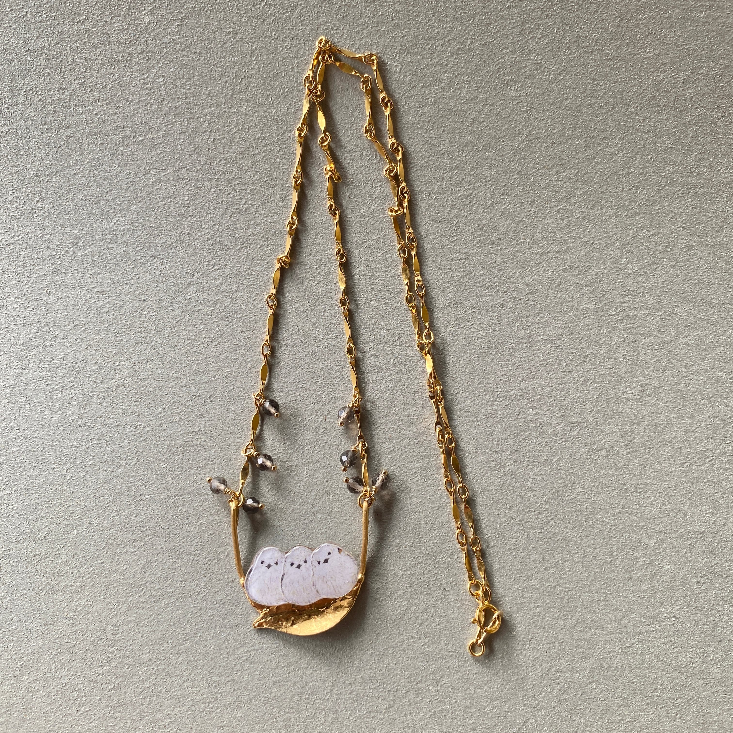 シマエナガ3連スモーキークオーツネックレス | cocorotsu