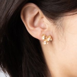 Gold pierced earrings GMA21ピアス Three petals