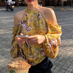 modern floral off-shoulder shirt <t1503>