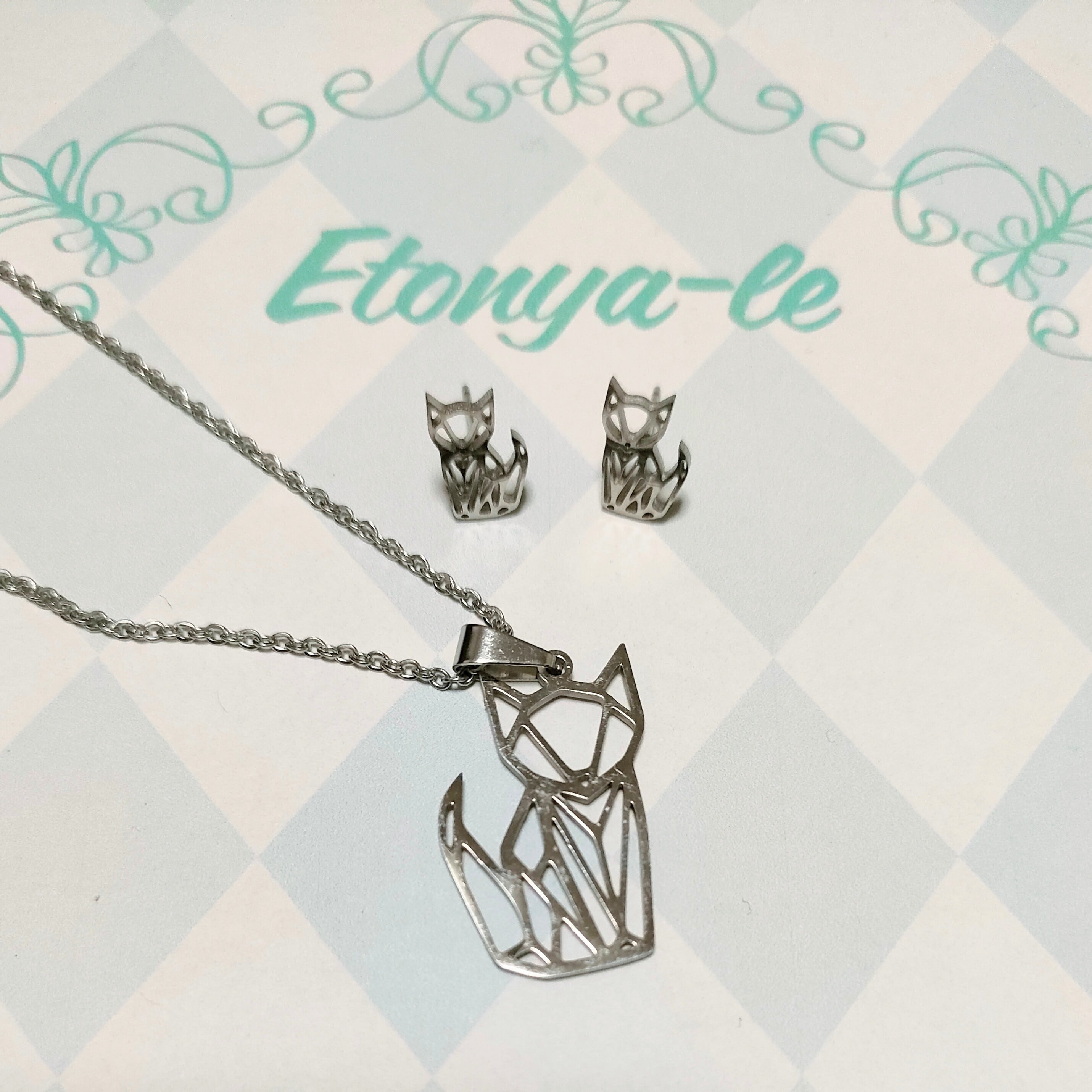 送料無料】AC-64 ※2点セット※ 猫 ねこ ネックレス ピアス 透かし柄