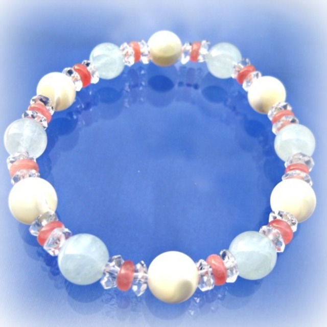 アクアマリン　「海の精のブレス」　美と幸福、優しく強い愛に抱かれて！