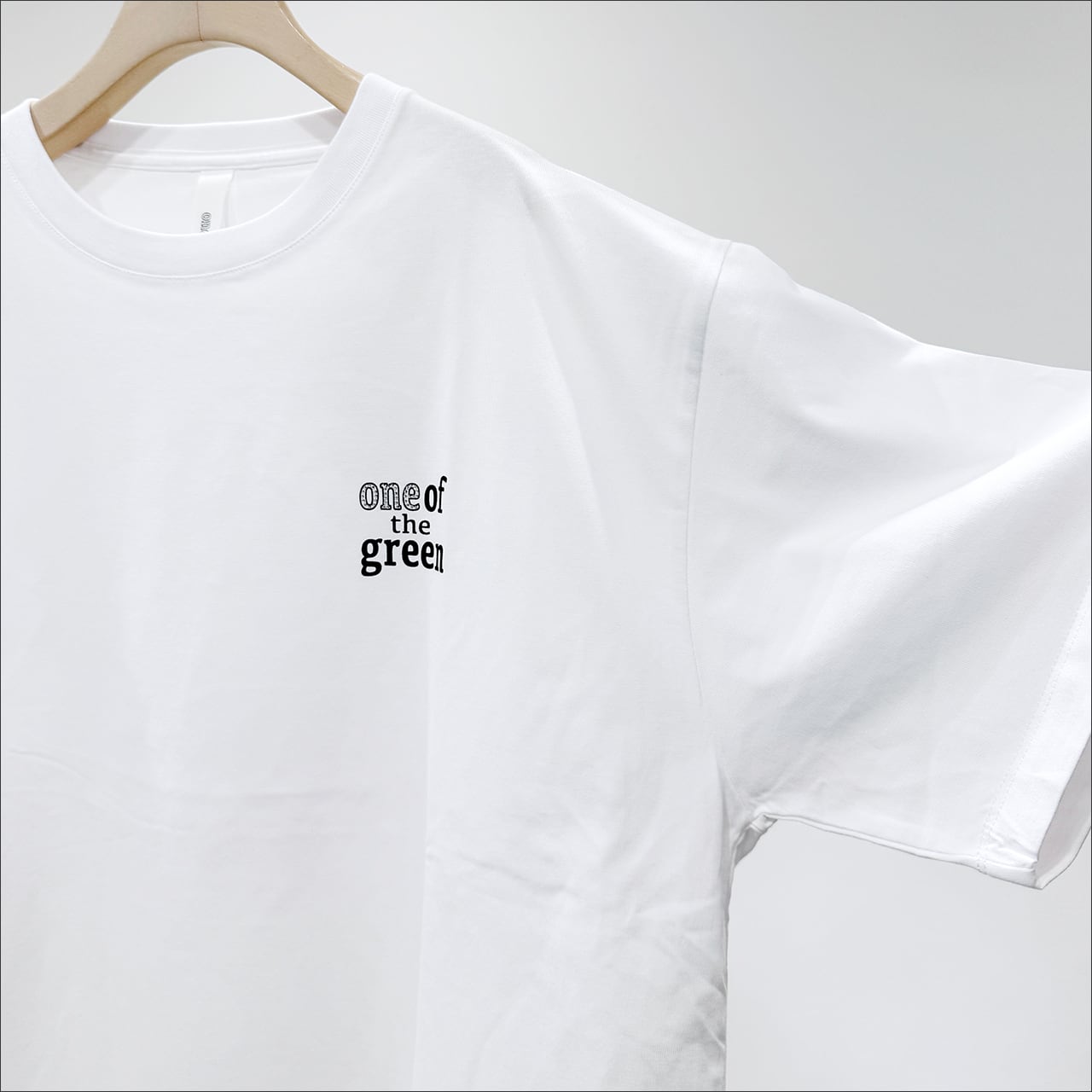 One of the green ロゴプリントTシャツ *メンズサイズ (ホワイト