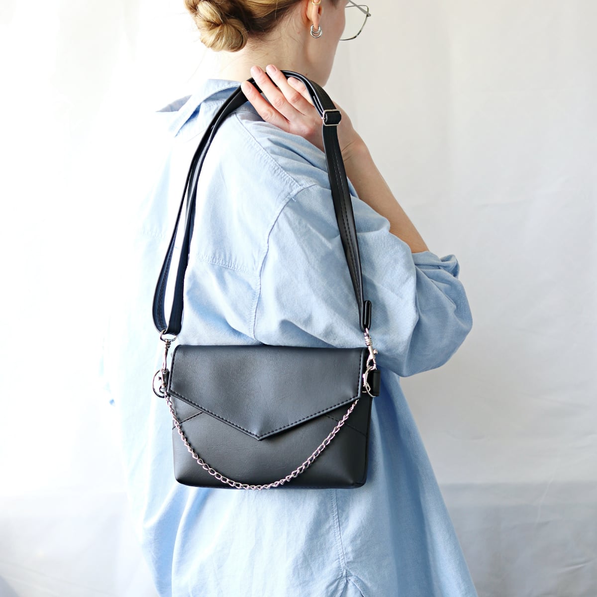 SUGULOVAS Envelope Chain Bag - Black