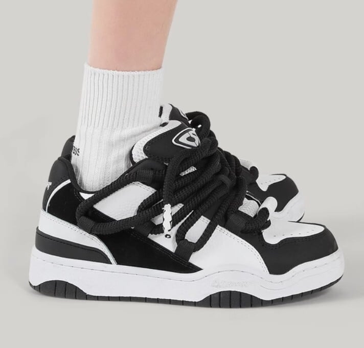モノトーンカラー デザインスニーカー (23～27.5㎝） | Korean unisex